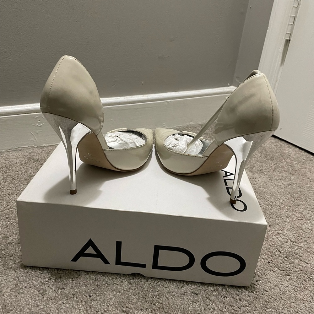 Heels - Picture 4 of 4